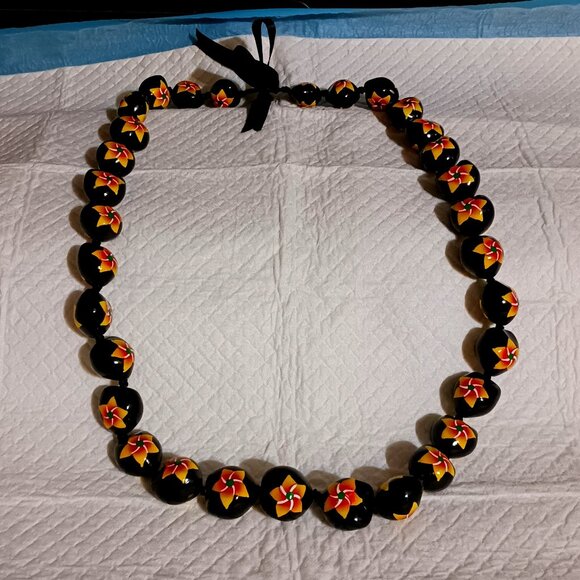 Source Unknown Jewelry - Black Kukui Nut Hawaiian Luau Lei Yellow Gold Flower Necklace NWOT
